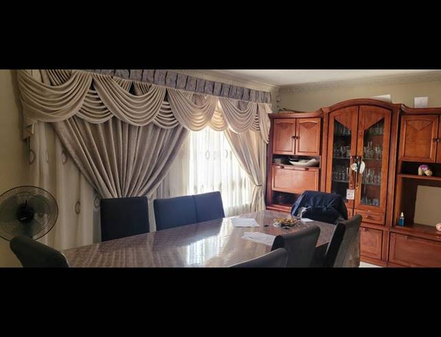 4 BEDROOM HOUSE FOR SALE IN ALBERTSDAL